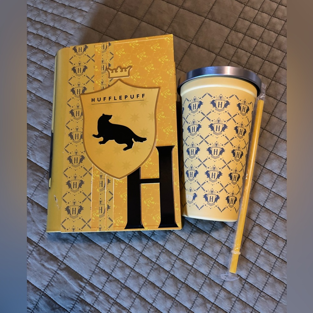 Hufflepuff Regal Cinemas Popcorn Tin & Cup Set- never used